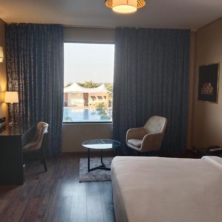 Essentia Luxury Hotel Indore Ngoại thất bức ảnh