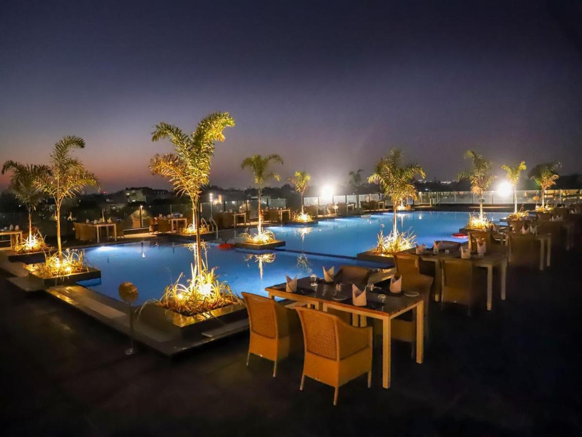 Essentia Luxury Hotel Indore Ngoại thất bức ảnh