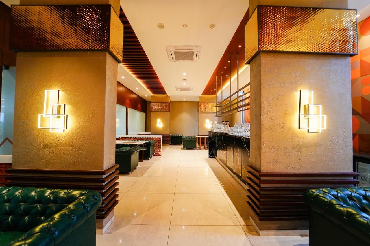 Essentia Luxury Hotel Indore Ngoại thất bức ảnh