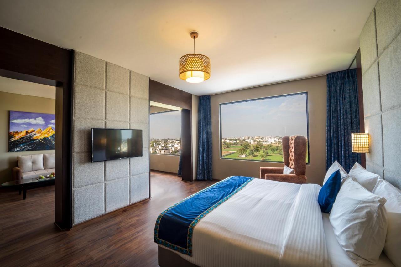 Essentia Luxury Hotel Indore Ngoại thất bức ảnh