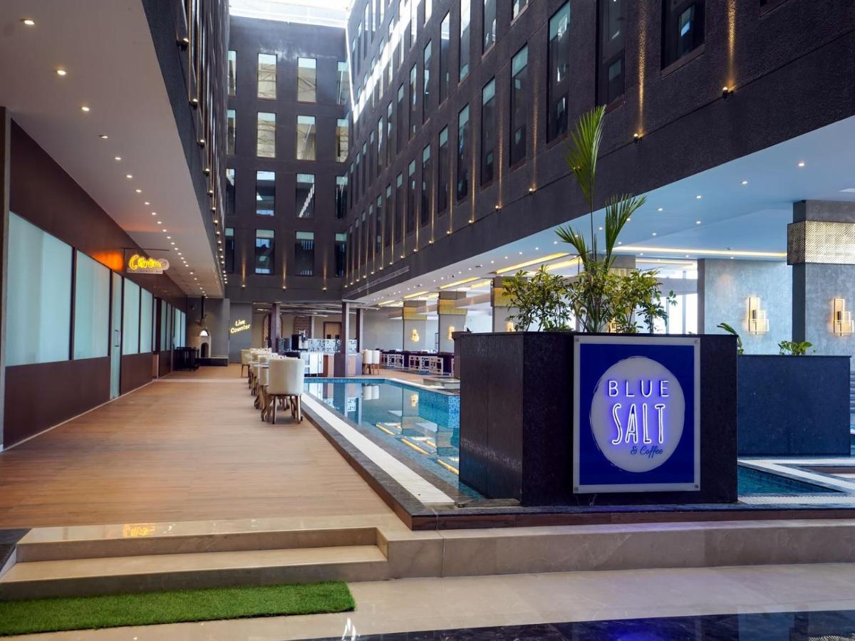 Essentia Luxury Hotel Indore Ngoại thất bức ảnh