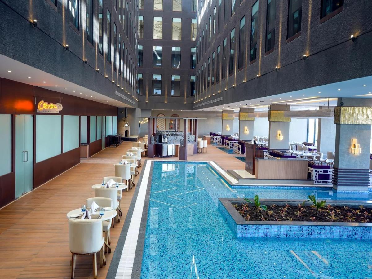 Essentia Luxury Hotel Indore Ngoại thất bức ảnh