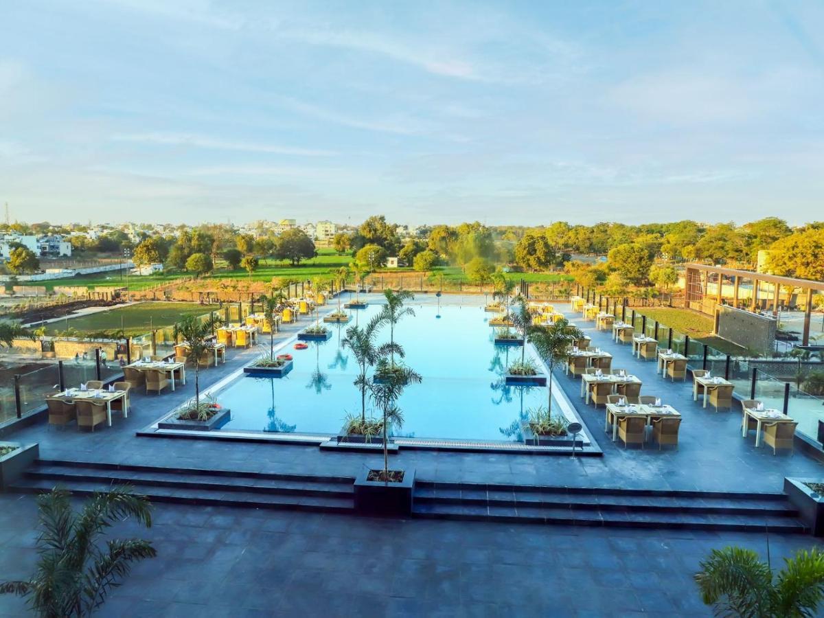 Essentia Luxury Hotel Indore Ngoại thất bức ảnh