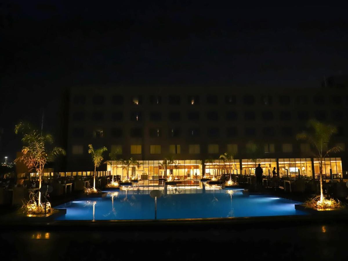 Essentia Luxury Hotel Indore Ngoại thất bức ảnh