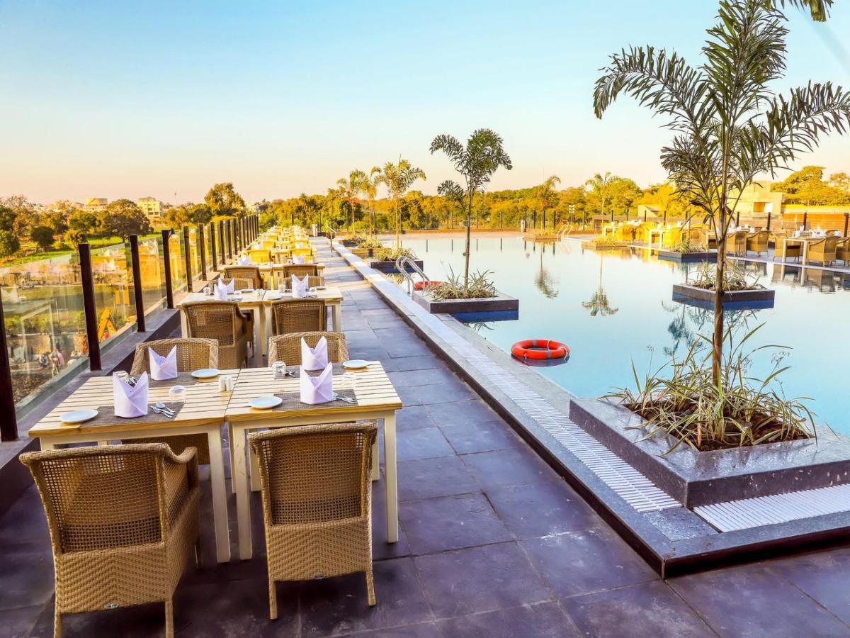 Essentia Luxury Hotel Indore Ngoại thất bức ảnh