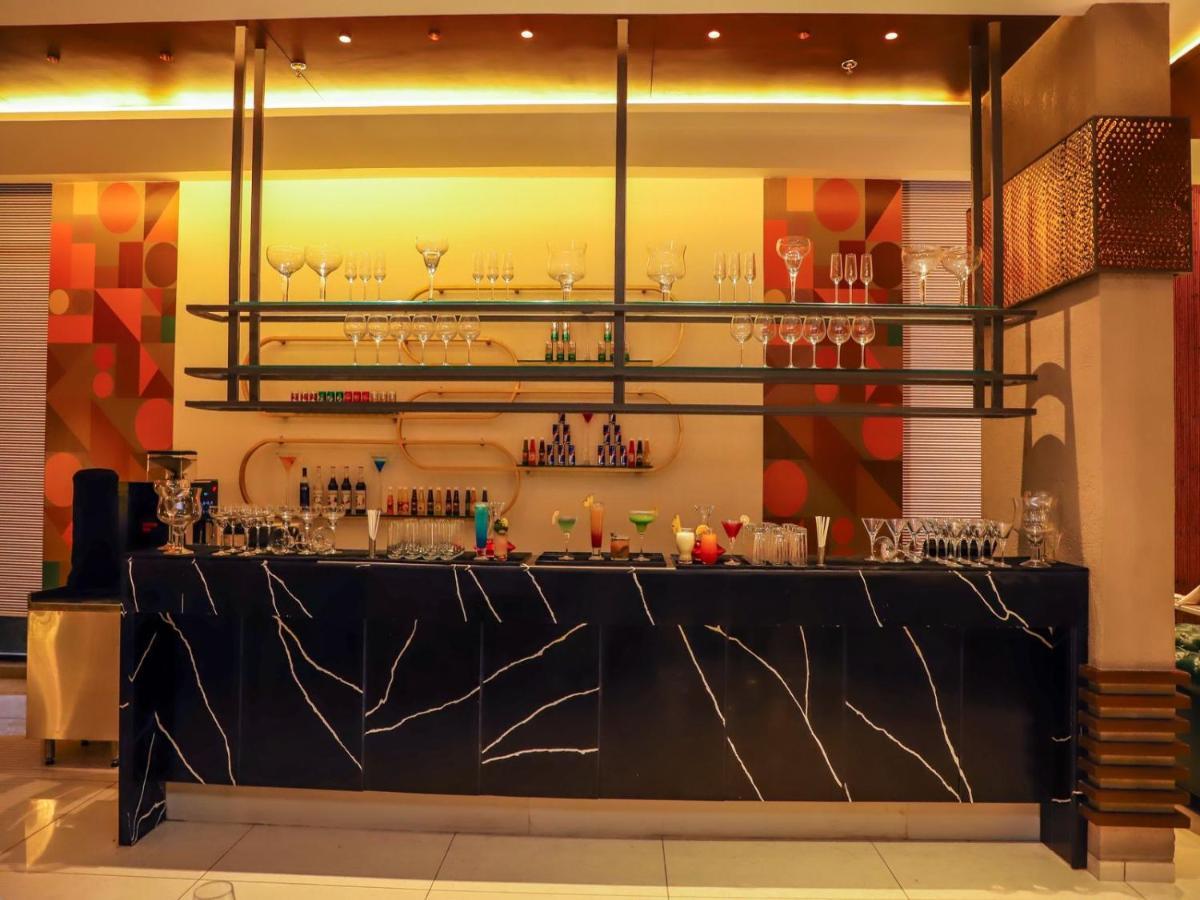 Essentia Luxury Hotel Indore Ngoại thất bức ảnh