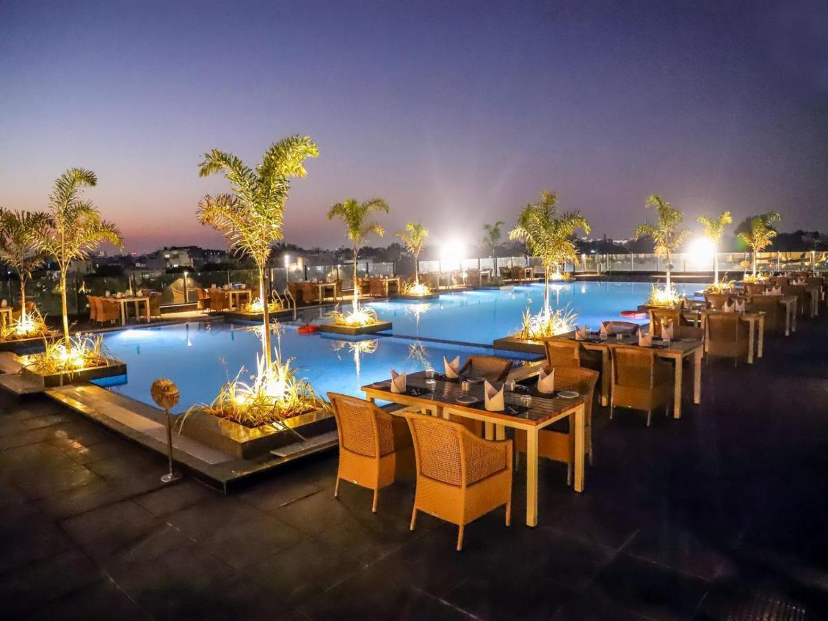 Essentia Luxury Hotel Indore Ngoại thất bức ảnh