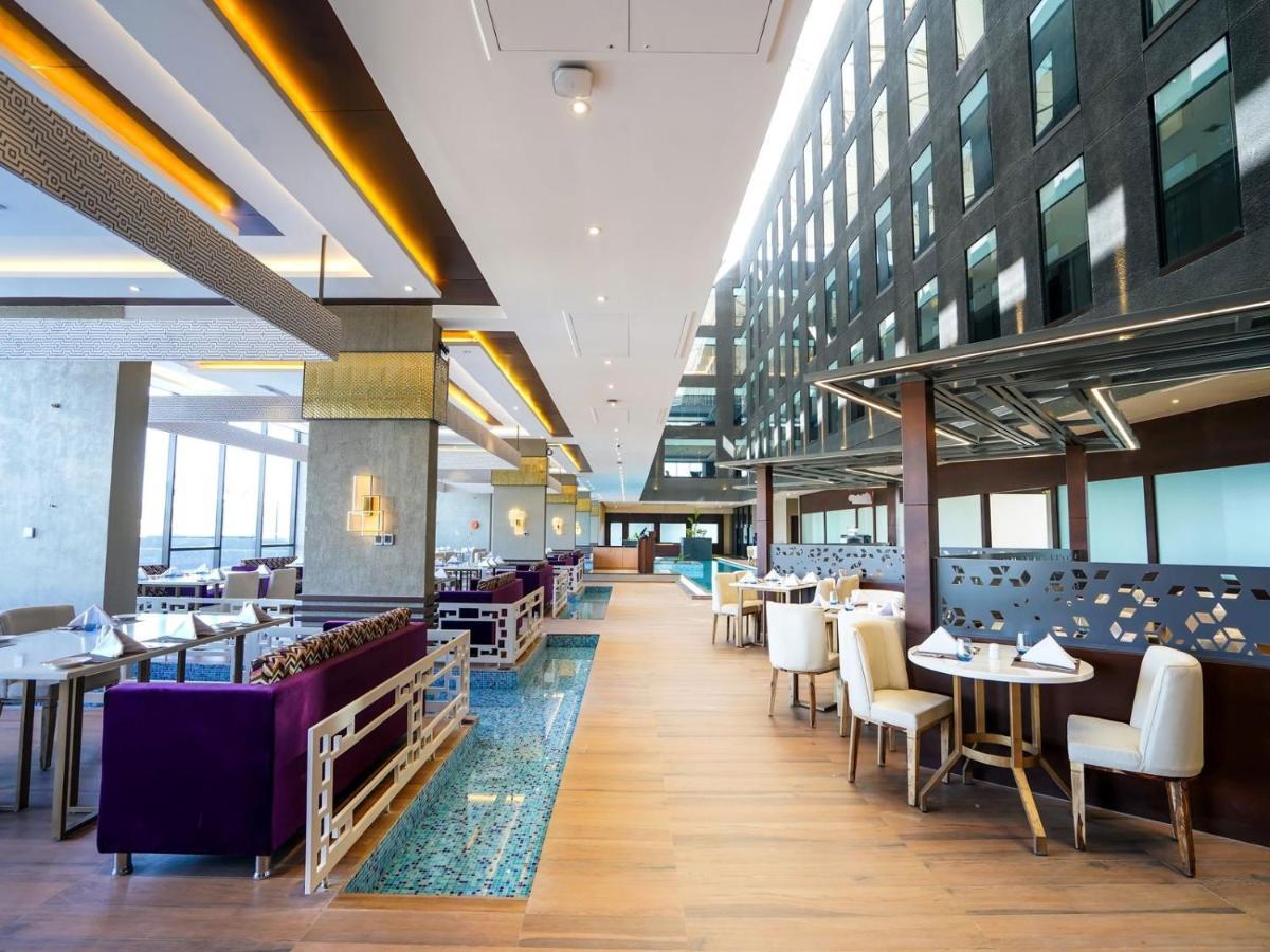 Essentia Luxury Hotel Indore Ngoại thất bức ảnh