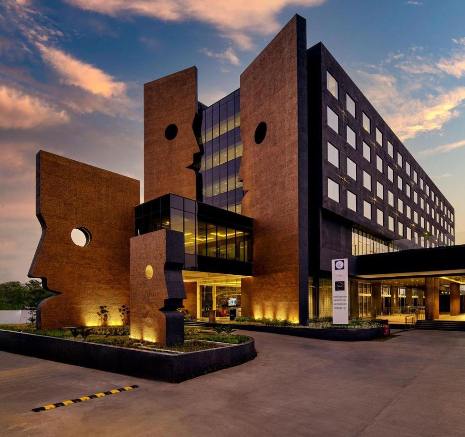 Essentia Luxury Hotel Indore Ngoại thất bức ảnh
