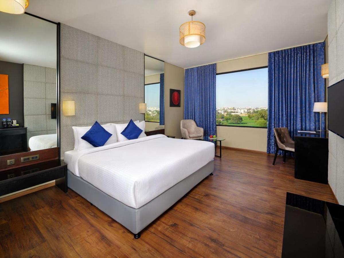Essentia Luxury Hotel Indore Ngoại thất bức ảnh