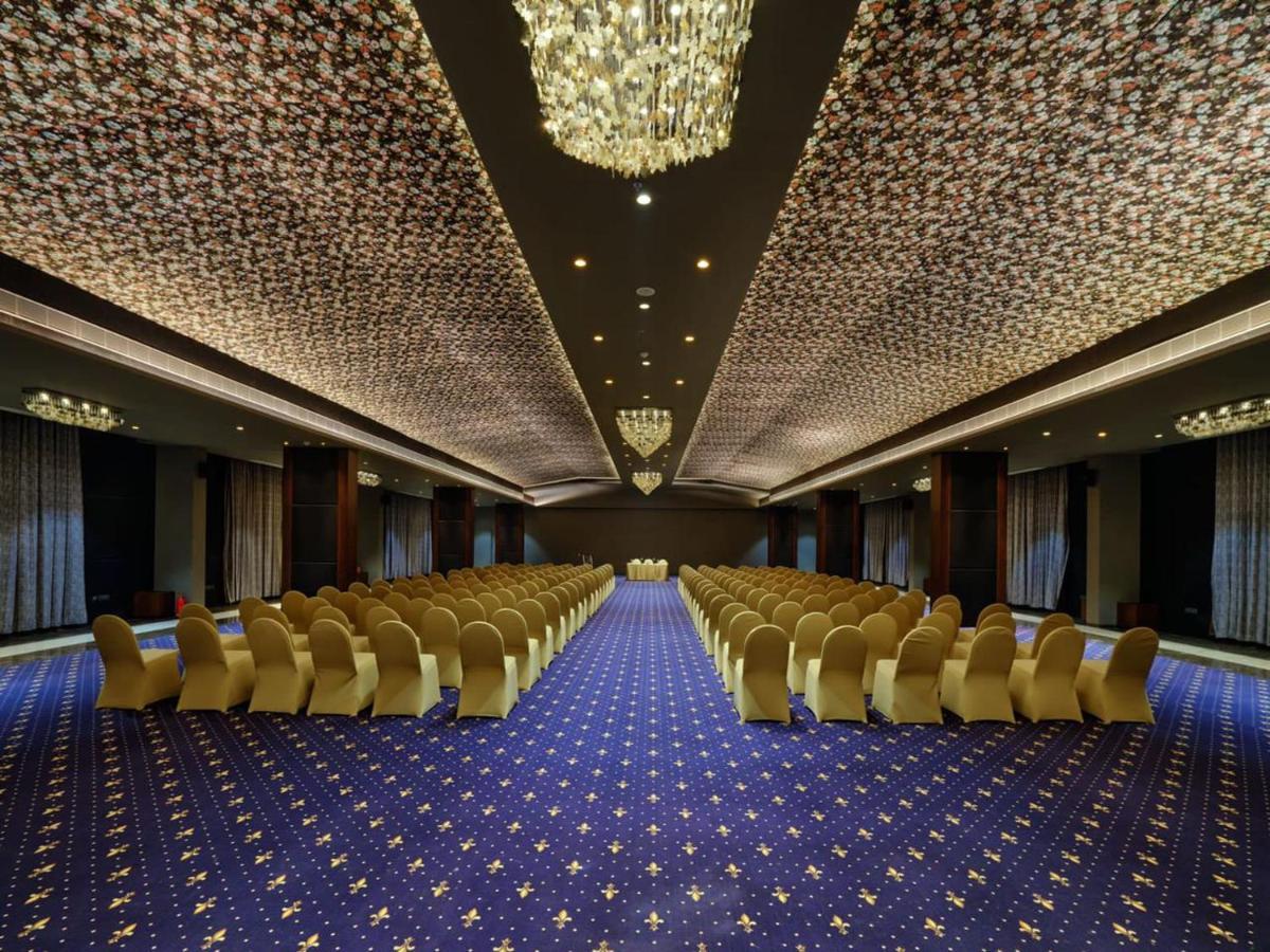 Essentia Luxury Hotel Indore Ngoại thất bức ảnh
