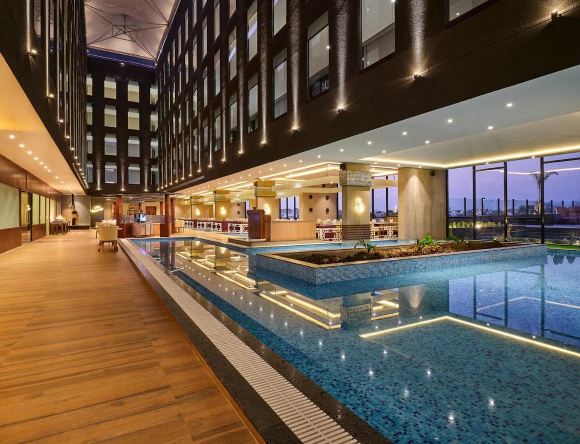 Essentia Luxury Hotel Indore Ngoại thất bức ảnh