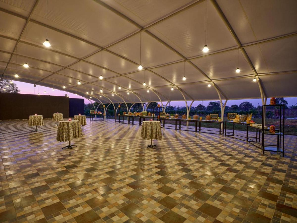 Essentia Luxury Hotel Indore Ngoại thất bức ảnh