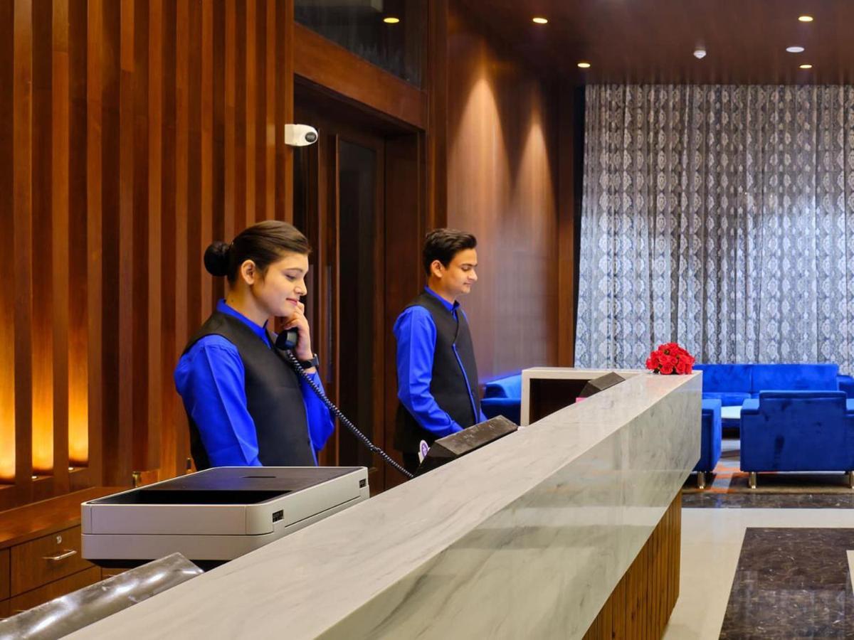 Essentia Luxury Hotel Indore Ngoại thất bức ảnh