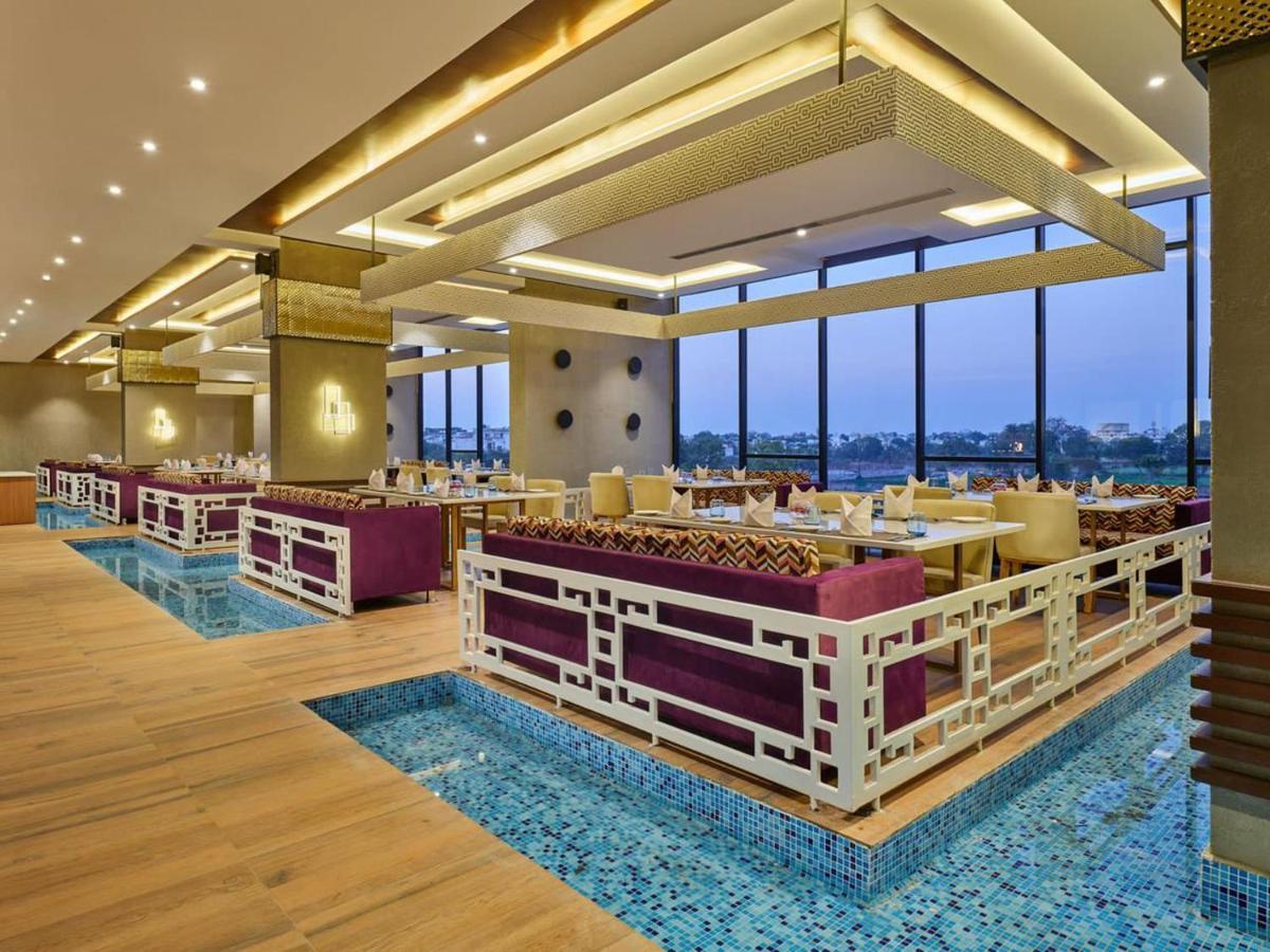 Essentia Luxury Hotel Indore Ngoại thất bức ảnh