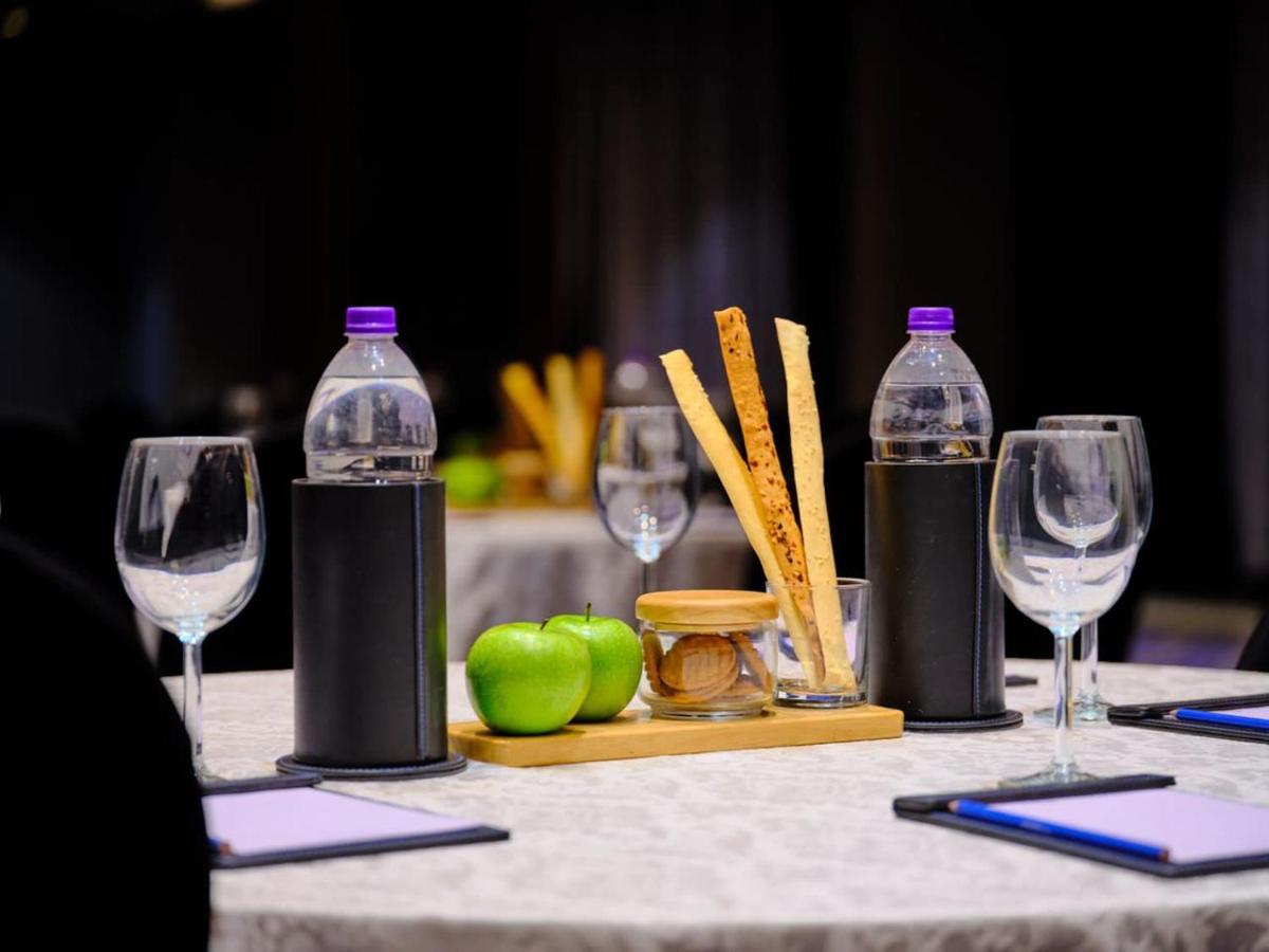 Essentia Luxury Hotel Indore Ngoại thất bức ảnh