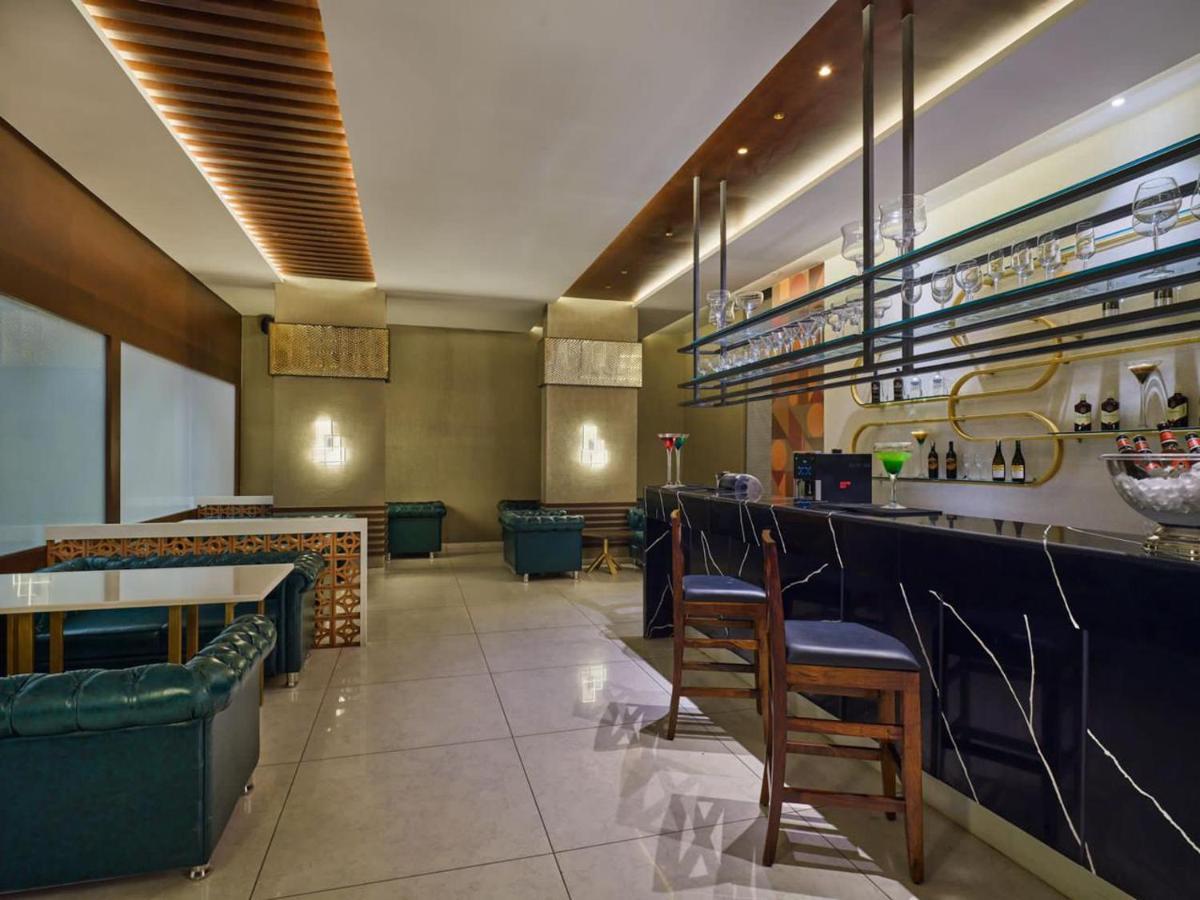Essentia Luxury Hotel Indore Ngoại thất bức ảnh