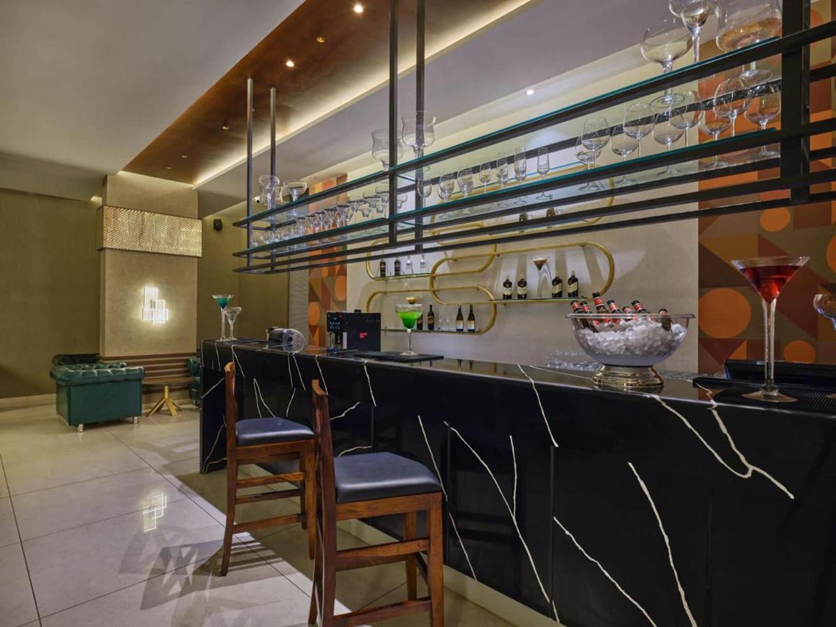 Essentia Luxury Hotel Indore Ngoại thất bức ảnh